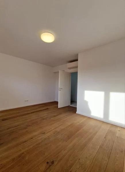 Pipera, vila moderna, p+1+2e - 4 camere, 3 gr san. centrala proprie